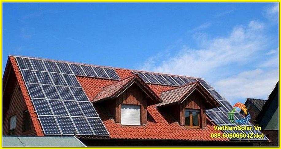Khung giá đỡ tấm pin năng lượng mặt trời trên mái ngói