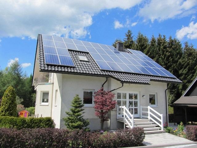 Tấm pin năng lượng mặt trời tạo ra nguồn năng lượng xanh