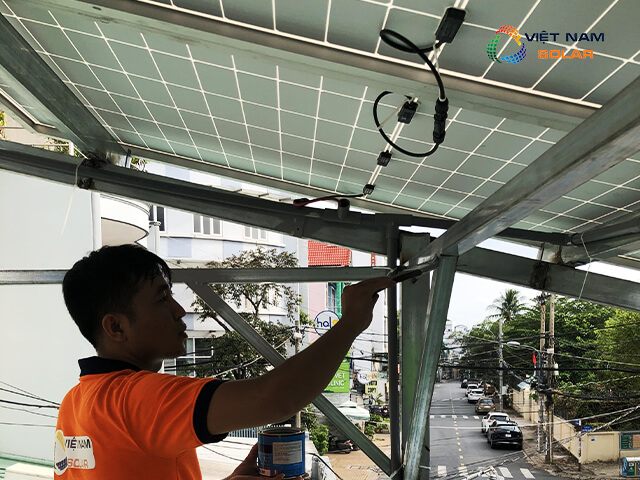 Lợi ích khi sử dụng phụ kiện thi công lắp đặt pin mặt trời của Việt Nam Solar