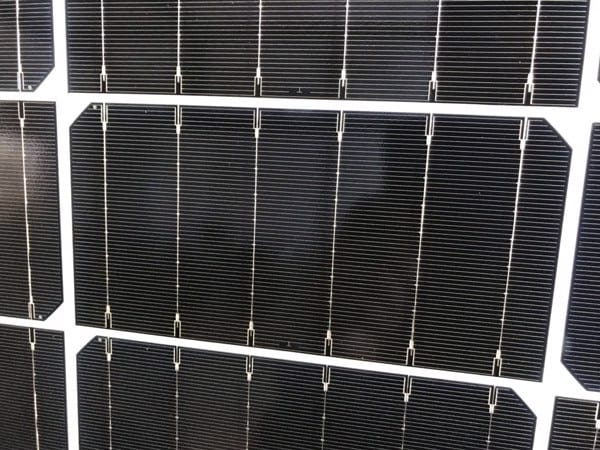 Công nghệ Half-Cells có ảnh hưởng đến giá thành của pin mặt trời không?