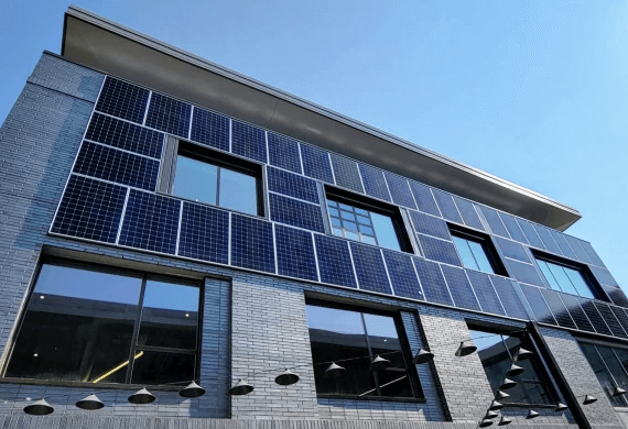 Cửa sổ năng lượng mặt trời có được lắp đặt trên mái nhà không?