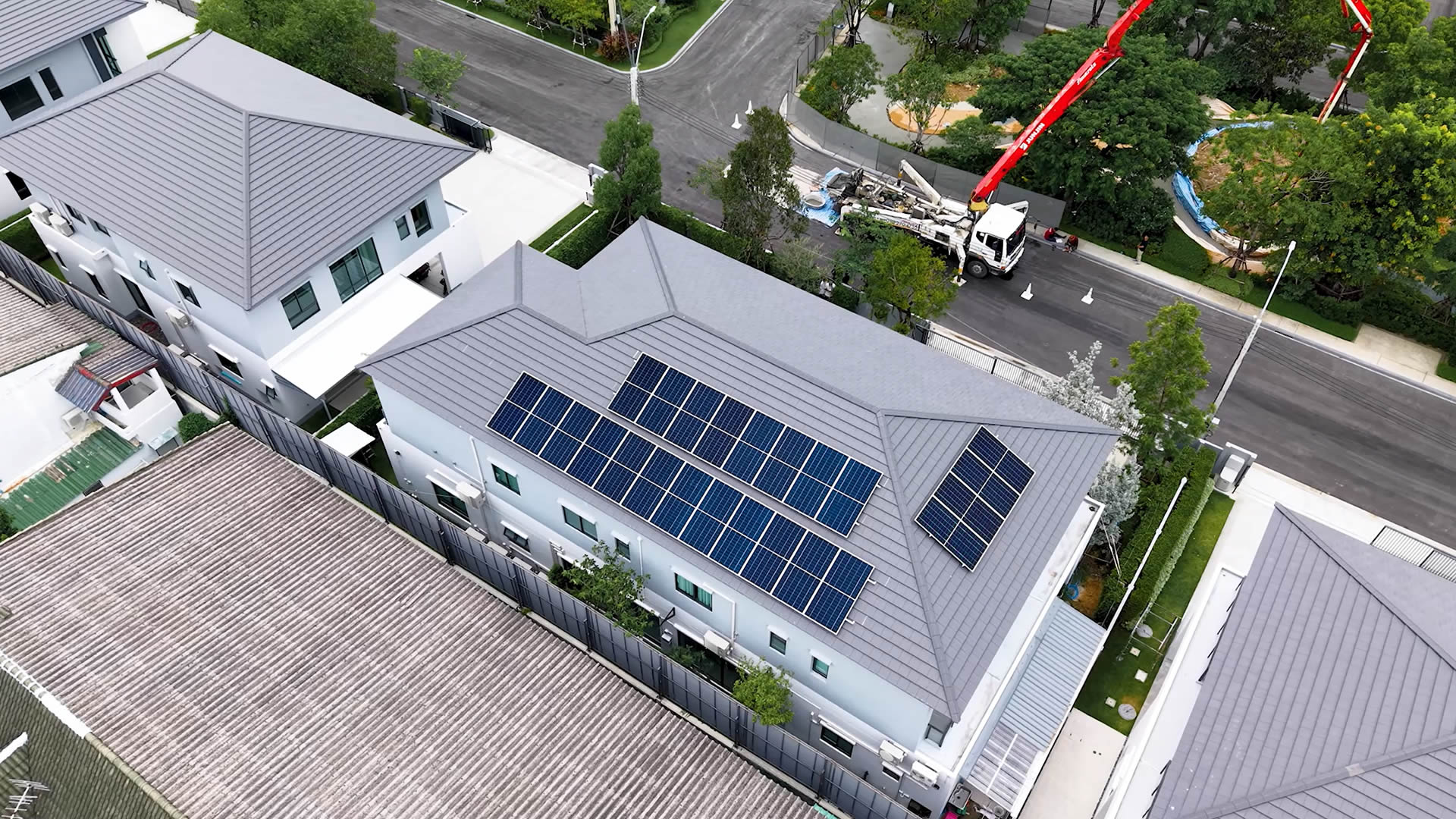 AIKO 600Wp COMET 1N Cho Dự Án Điện Mặt Trời Dân Dụng Tại Khlong Sam Wa, Bangkok, Thái Lan 2 AIKO 600Wp COMET 1N cho Du an dien mat troi dan dung tai Khlong Sam Wa Bangkok Thai Lan