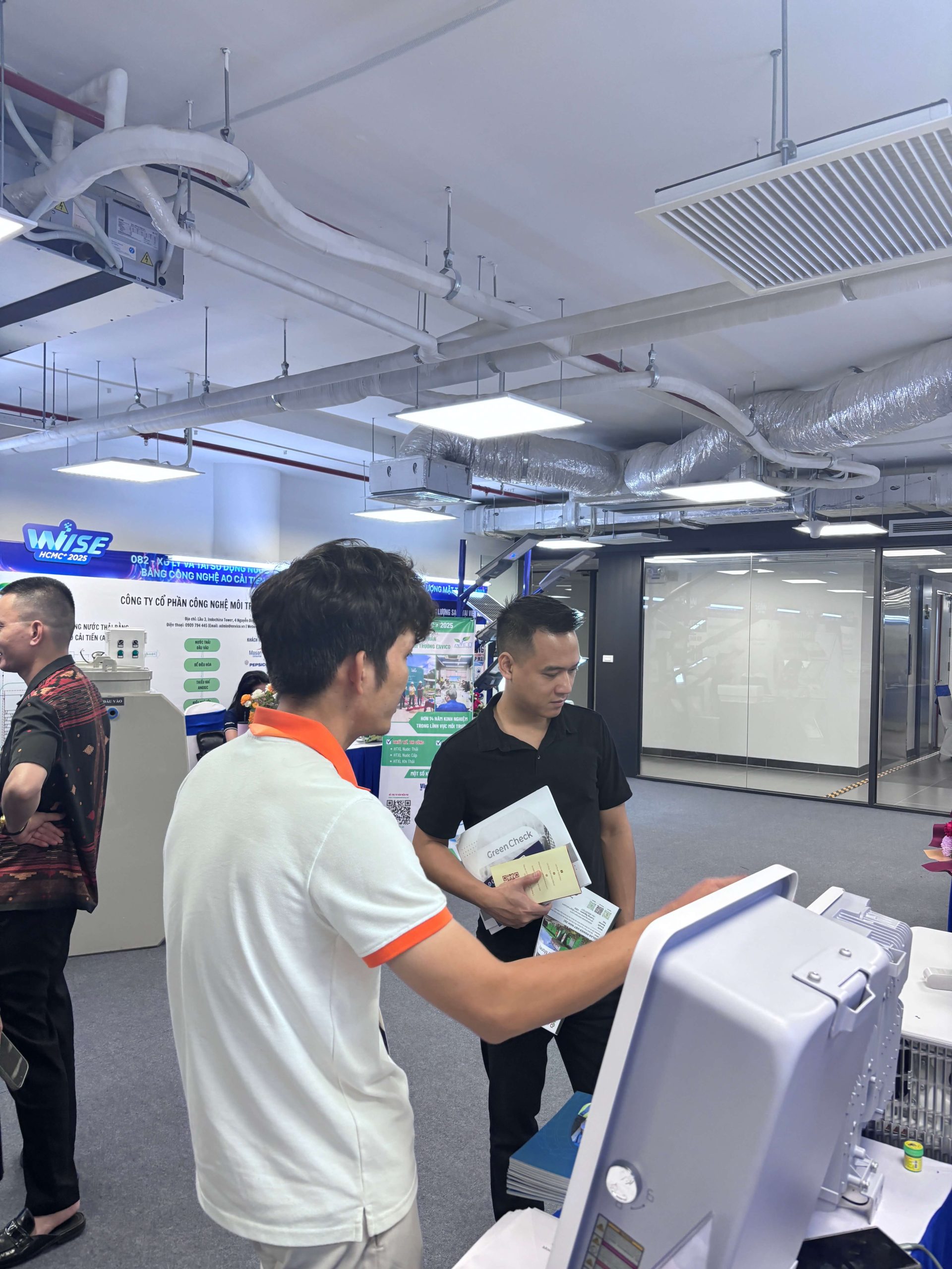 WISE HCMC+ 2025: Việt Nam Solar Trưng Bày Tấm Pin Panasonic & Huawei Fusion Solar 8 viet nam solar dien mat troi su kien wise hcmc 2025 panasonic huawei 6 scaled