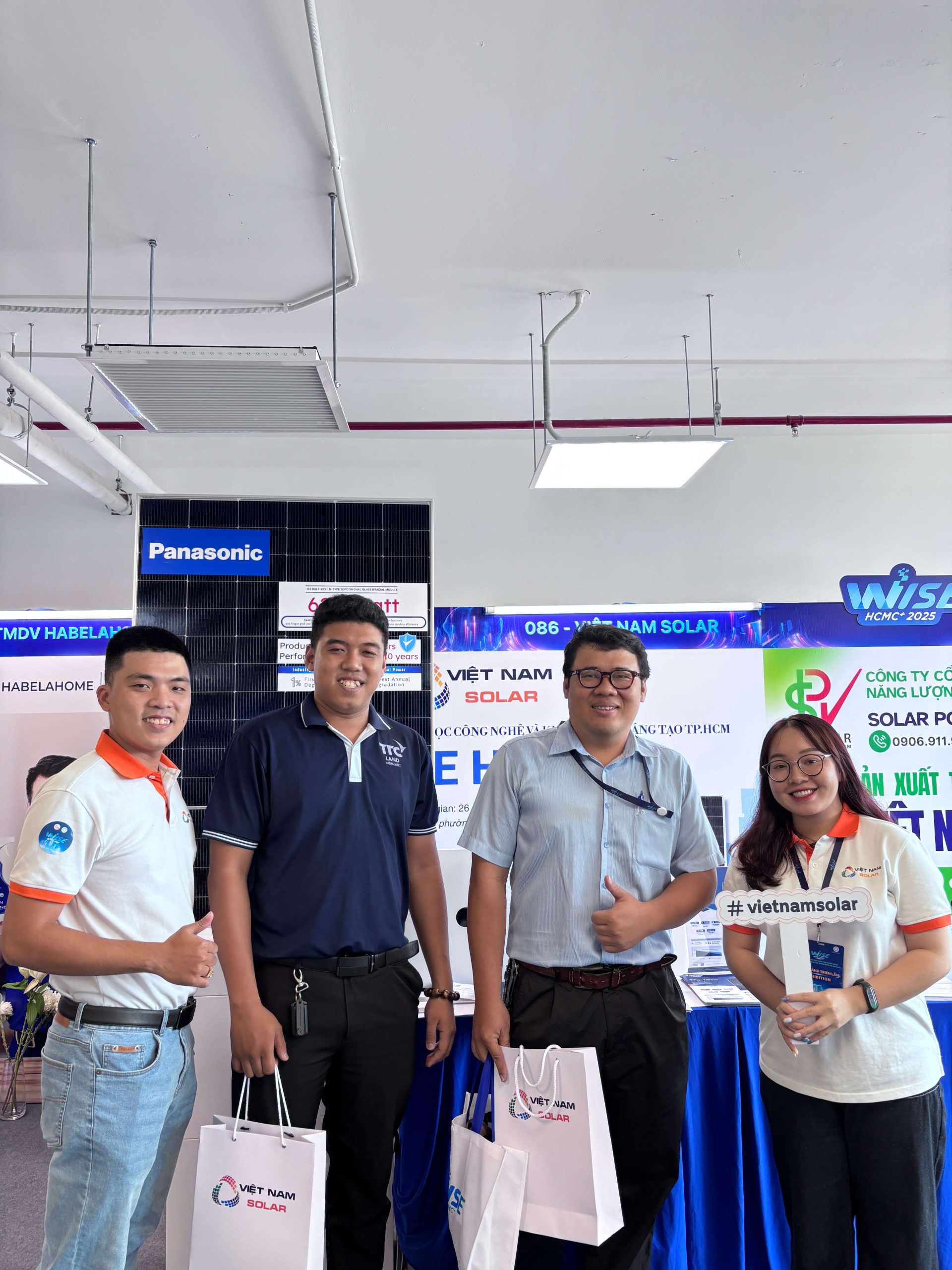 WISE HCMC+ 2025: Việt Nam Solar Trưng Bày Tấm Pin Panasonic & Huawei Fusion Solar 10 viet nam solar dien mat troi su kien wise hcmc 2025 panasonic huawei 7 scaled