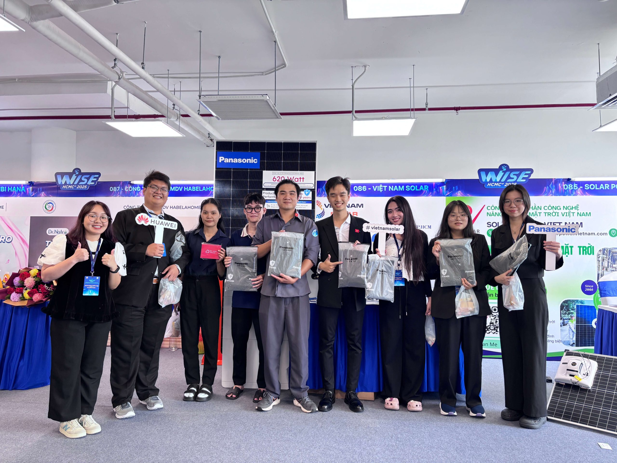 WISE HCMC+ 2025: Việt Nam Solar Trưng Bày Tấm Pin Panasonic & Huawei Fusion Solar 5 viet nam solar dien mat troi su kien wise hcmc 2025 panasonic huawei 8 scaled