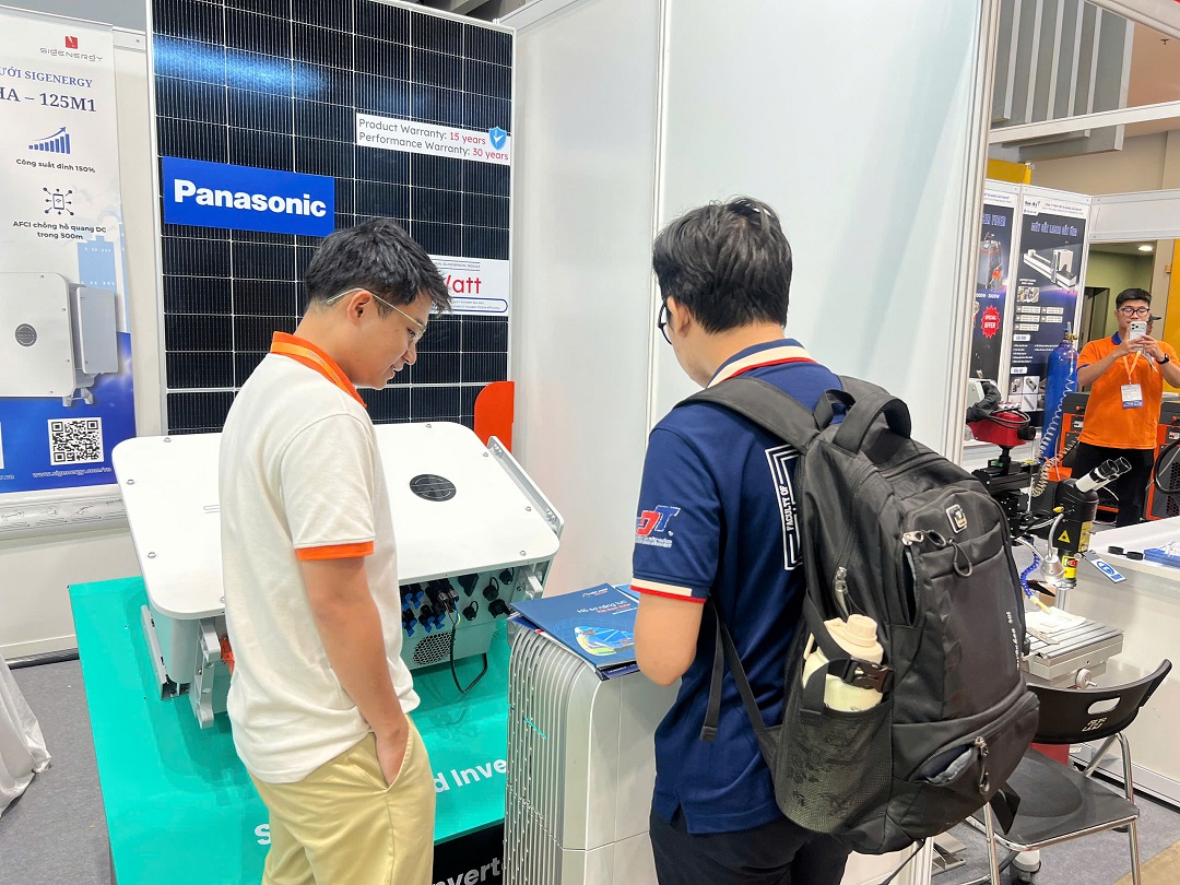 Việt Nam Solar đồng hành cùng VINAMAC EXPO 2025: Giải pháp năng lượng xanh cho doanh nghiệp và hộ gia đình 6 z7280318862456 722913323224f92b8fe35738baa9d548