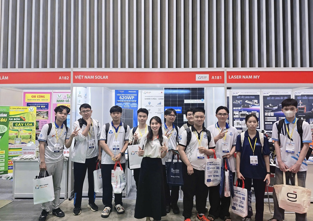 Việt Nam Solar đồng hành cùng VINAMAC EXPO 2025: Giải pháp năng lượng xanh cho doanh nghiệp và hộ gia đình 9 z7280379348243 52e9c05d6b01deaa9362f0909bebdcb0