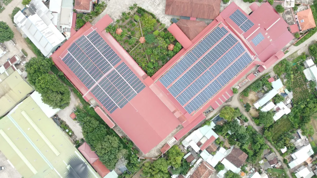 Việt Nam Solar 8 Hệ thống điện mặt trời nhà xưởng công suất 450kWp tại Bình Định